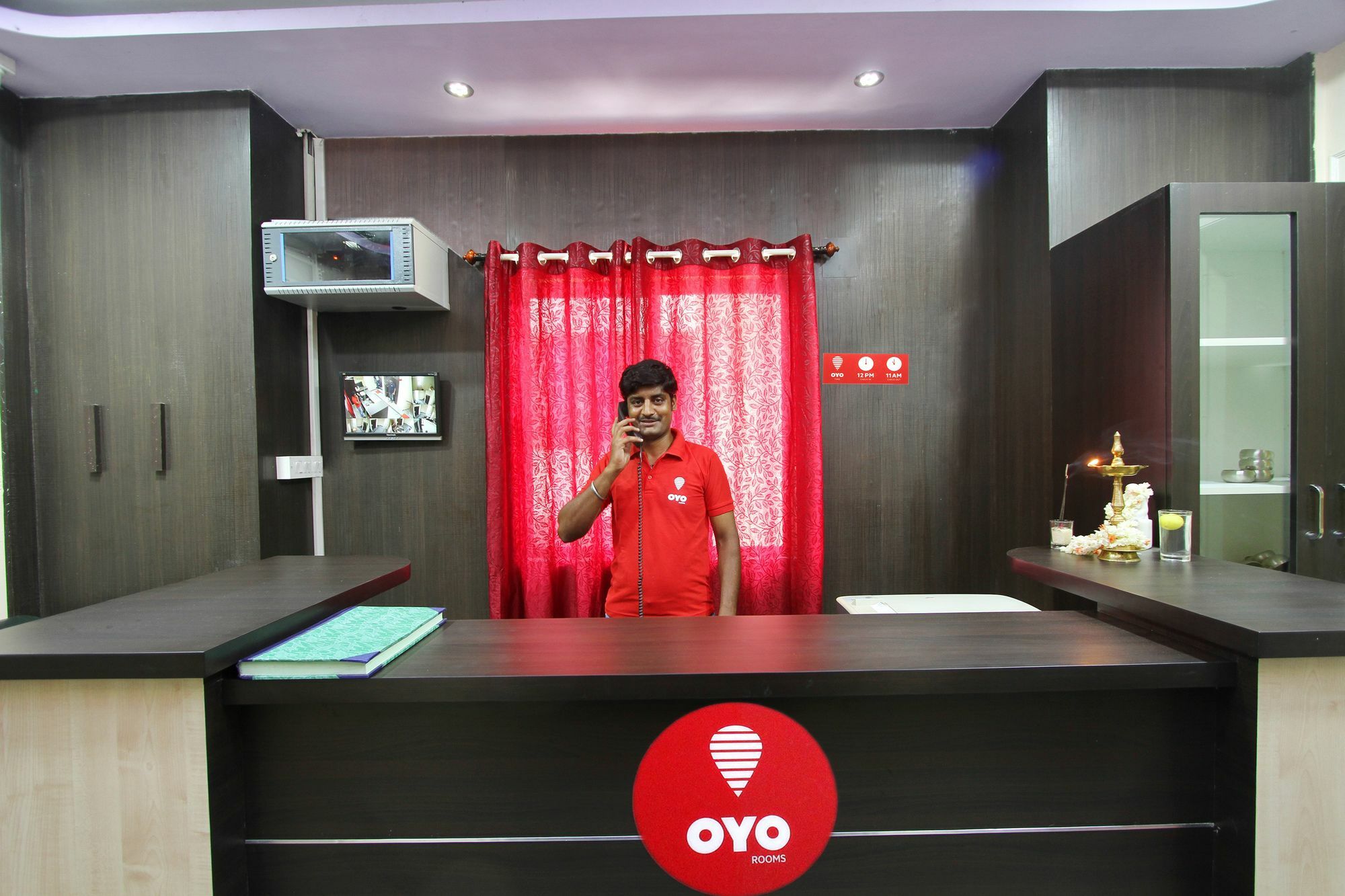 Oyo 9060 Sri Sai Guest Inn Bangalore Buitenkant foto